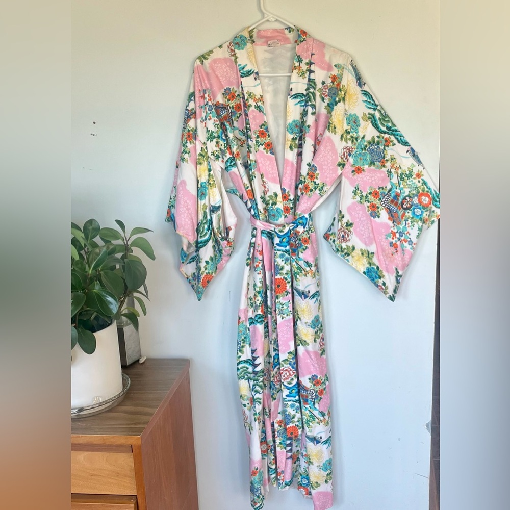 Vintage Traditional Floral Kimono Robe